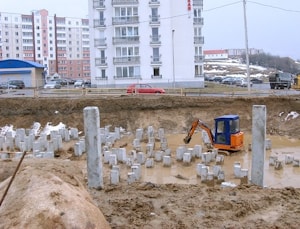 Работа на свайном поле (расчистка и подсыпка грунта)  