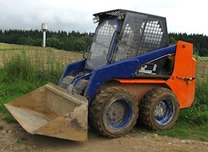 Аренда мини-погрузчика Bobcat 751