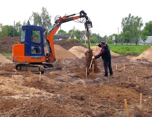 Ямобур при строительстве жилого дома в д. Птичь Минского района.  